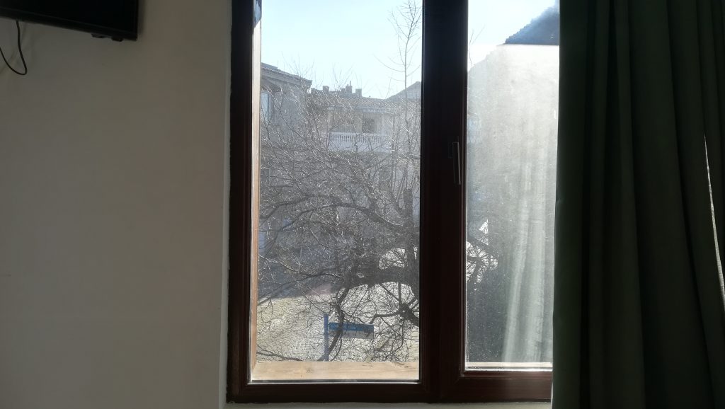 прозорецът към улица "Крайбрежна" 